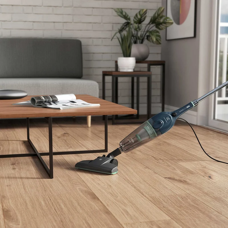 Aspiradora Vertical con Cable 700W 2 en 1 con Filtro HEPA STK14 Electrolux