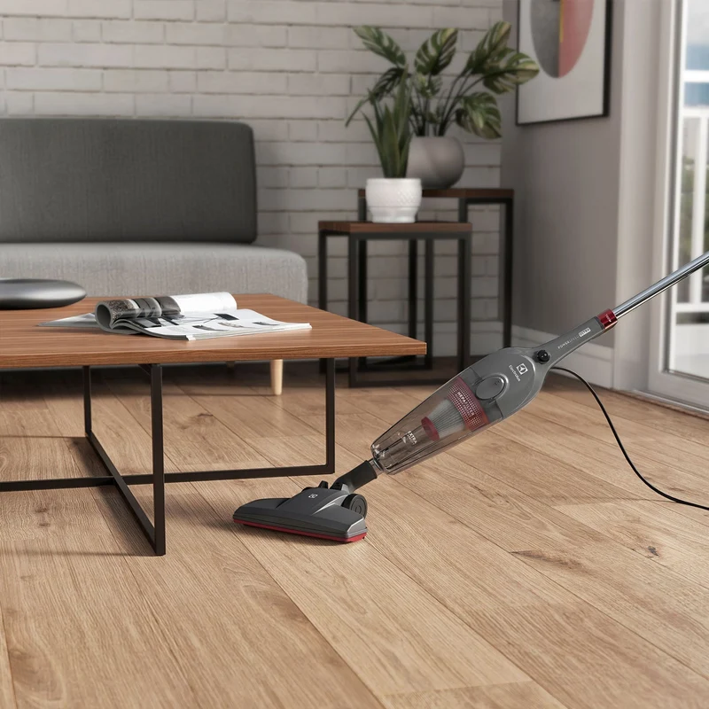 Aspiradora Vertical con Cable 700W 2 en 1 con Filtro HEPA STK15 Electrolux
