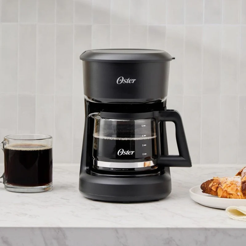 Cafetera a Goteo 5 Tazas Función Pausa Y Servir BVSTDCS51B Oster