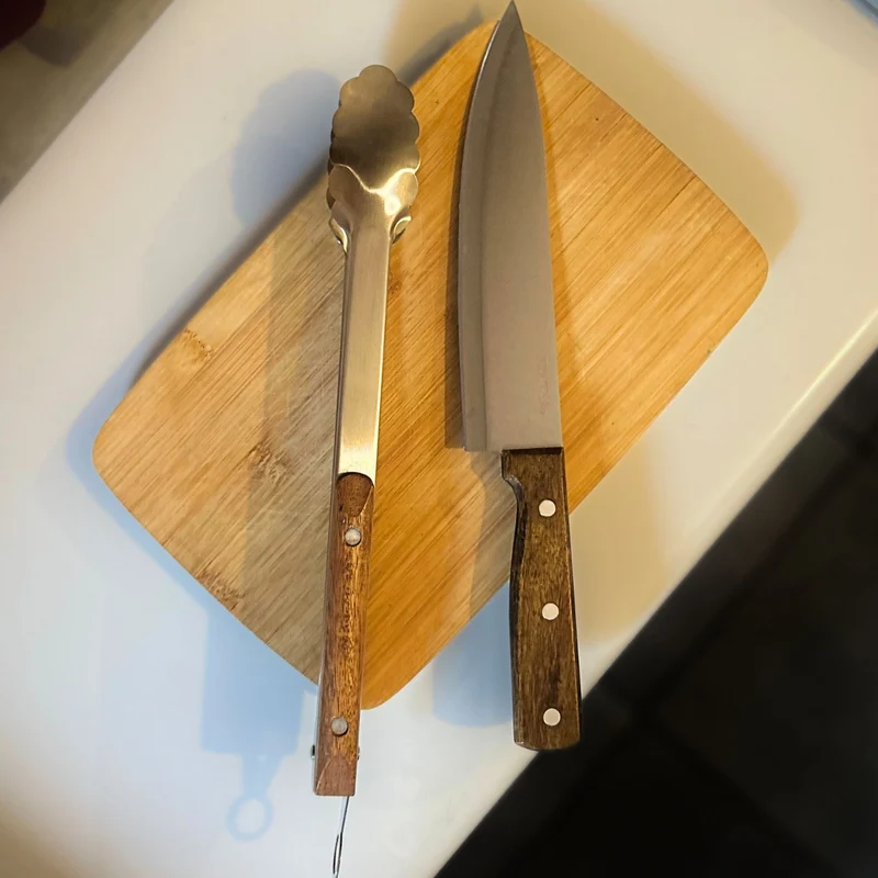 Set Parrillero Cuchillo & Tenazas Mango Madera Bohemik