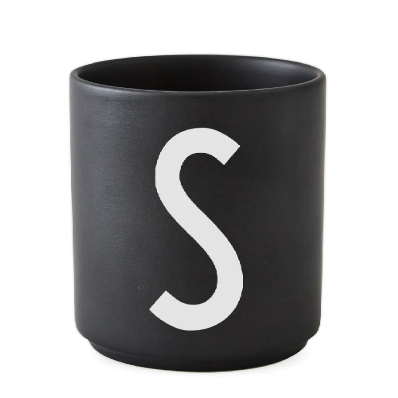 Taza Negro De Porcelana - S Design Letters