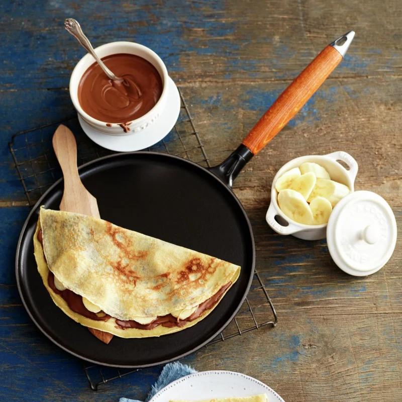 Crepera de hierro fundido con mango de madera Staub