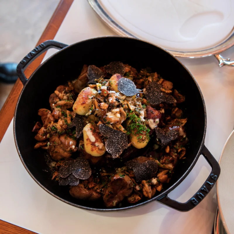 Sartén alta multifunción de hierro fundido con dos asas Staub